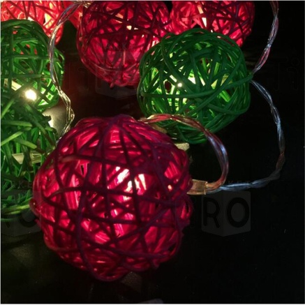 Гирлянда электрическая LED, "Шар" зелёный, красный, 8 штук, d-6см, 2м, свет шампань