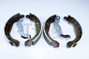 Колодки тормозные барабанные задние DUSTER, KAPTUR (4WD) / 44 06 052 38R, 44 06 074 93R  /Pilenga BS-P 1115