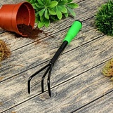 Рыхлитель садовый с деревянной зеленой ручкой (092)